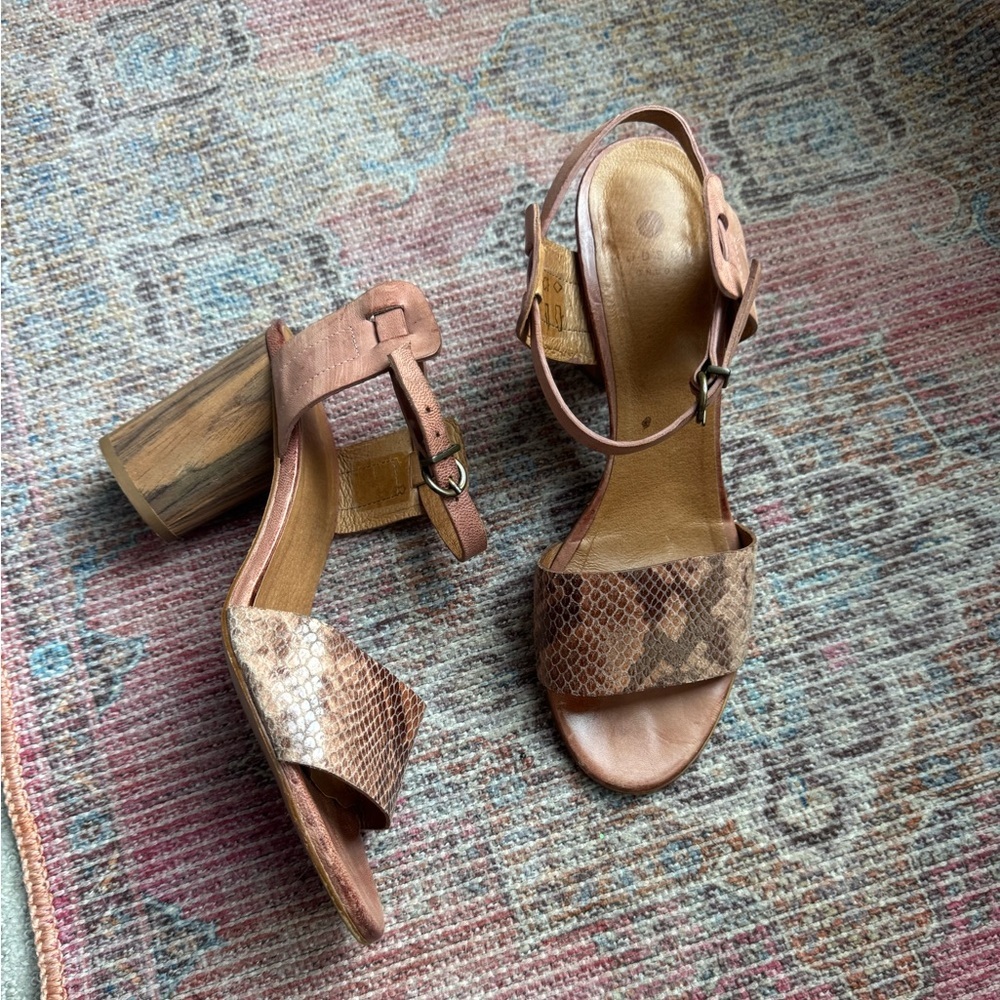 Hudson Shoes Leather Snakeskin Wooden Heel Size 8